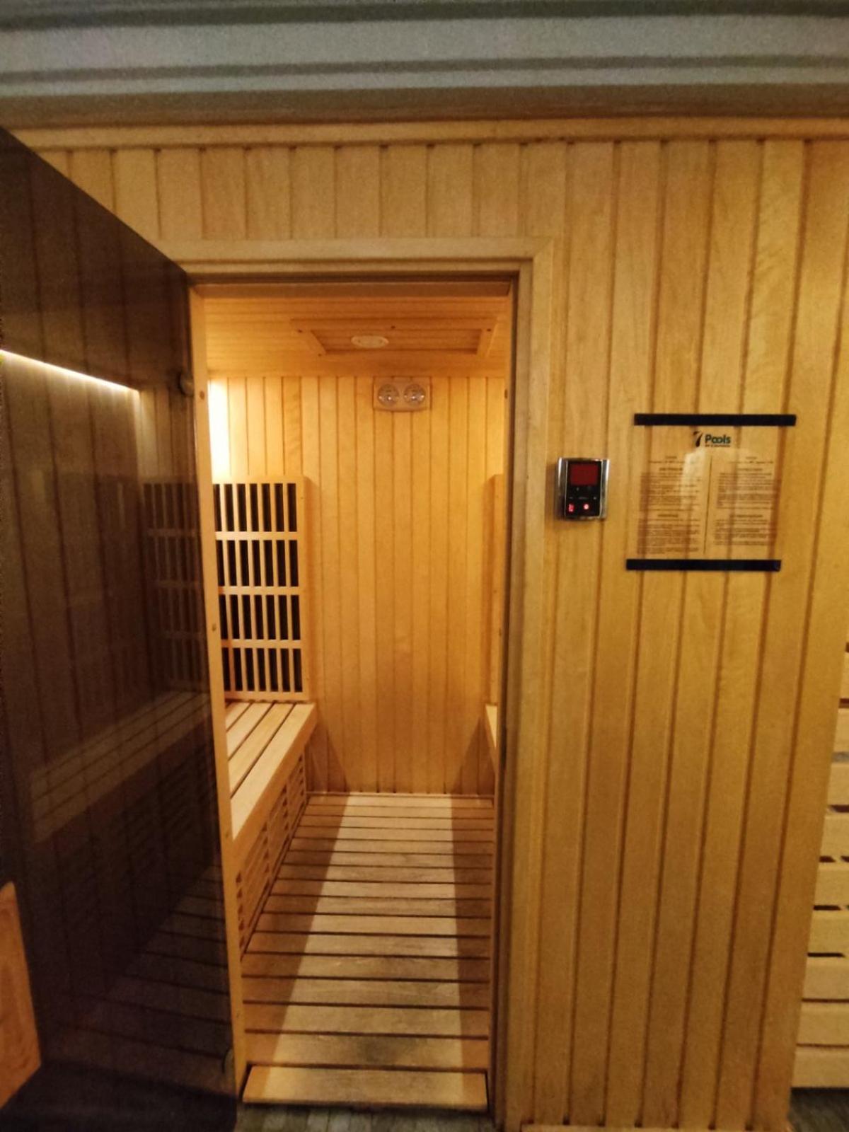 7 Pools Boutique Aparthotel 3*
